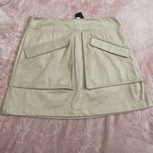 STEVE MADDEN
Cardona faux suede Skirt with pockets in Oatmeal